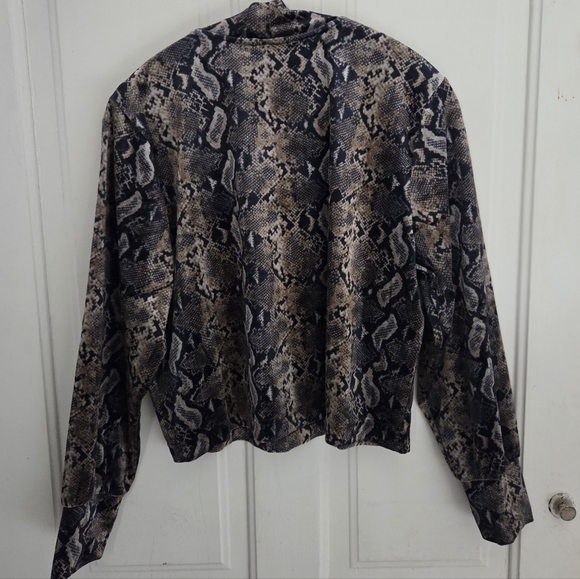 Carmen Carmen Marc Valvo Velvet Snake Print Turtleneck Top - Picture 6 of 6